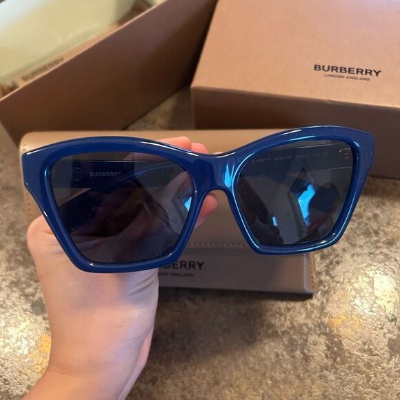 NWT Burberry Sunglasses DarkBlue - Unisex With Original Box - Picture 2 of 10